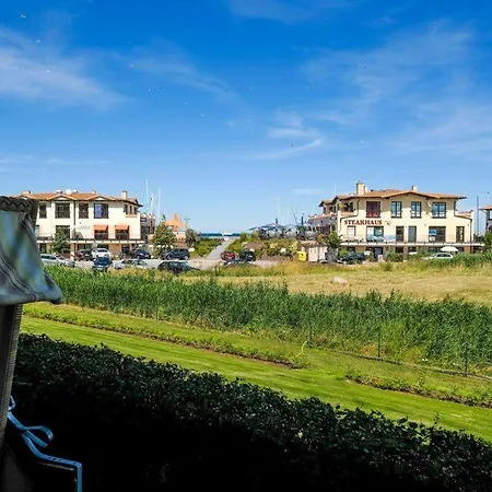 9987-urlaubstraeume-am-meer-we-3-4-strandkorb-auf-der-terrasse Apartment *