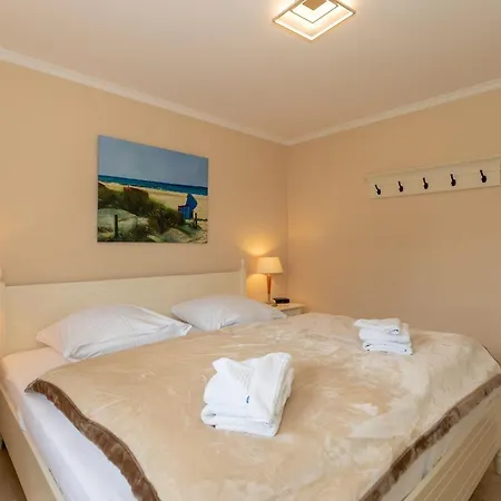 9987-urlaubstraeume-am-meer-we-3-4-strandkorb-auf-der-terrasse Apartment