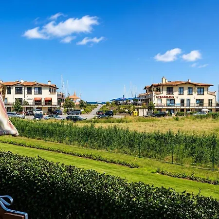 9987-urlaubstraeume-am-meer-we-3-4-strandkorb-auf-der-terrasse Apartment *